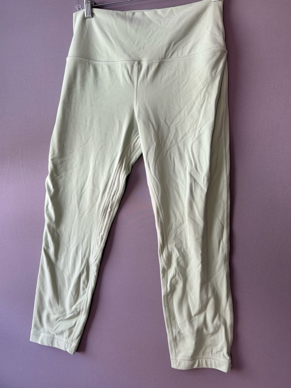 lululemon light green leggings. (A0109)